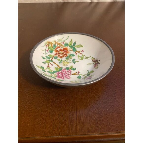 Vintage Japanese porcelain bowl with pewter casing - Picture 5 of 5